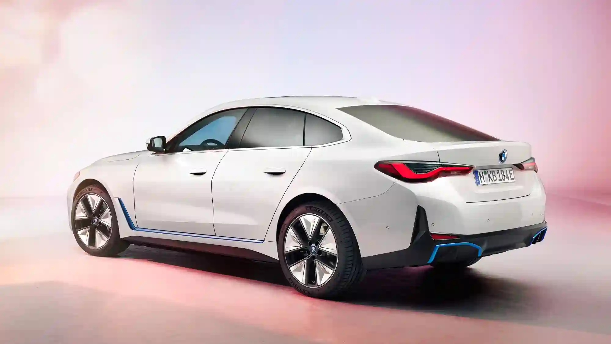 Электрический BMW i4: характеристики и фотографии