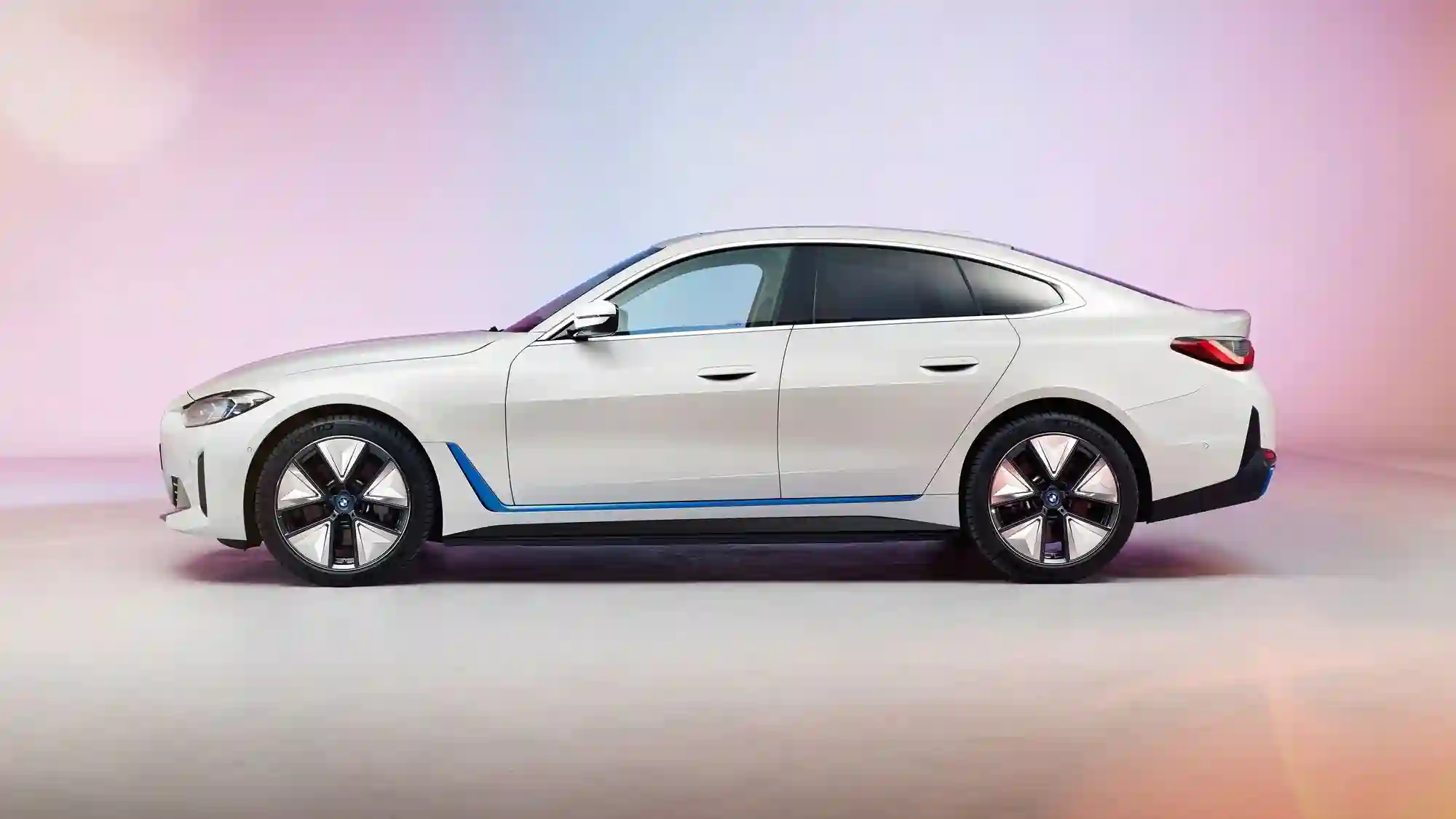 Электрический BMW i4: характеристики и фотографии