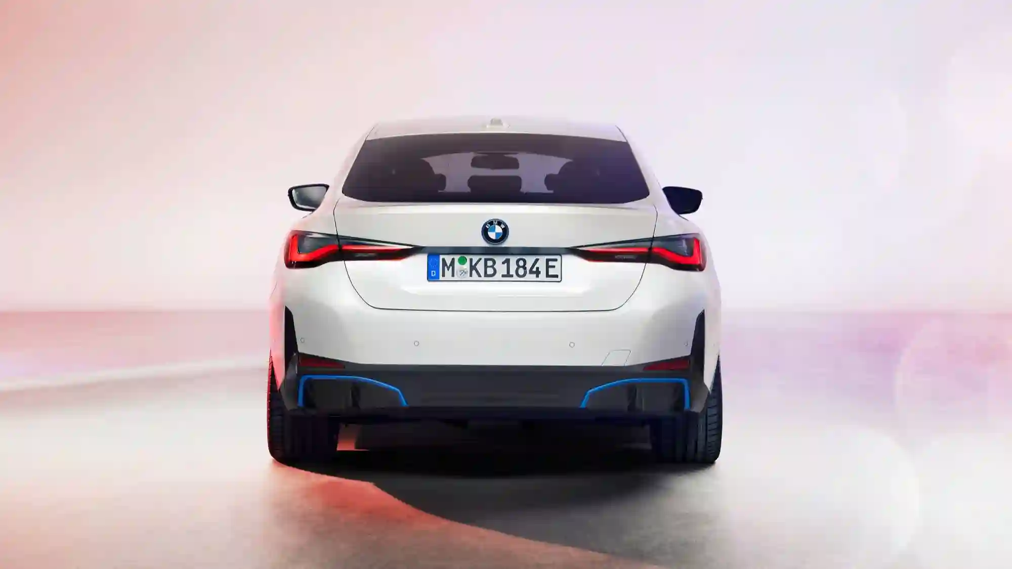 Электрический BMW i4: характеристики и фотографии