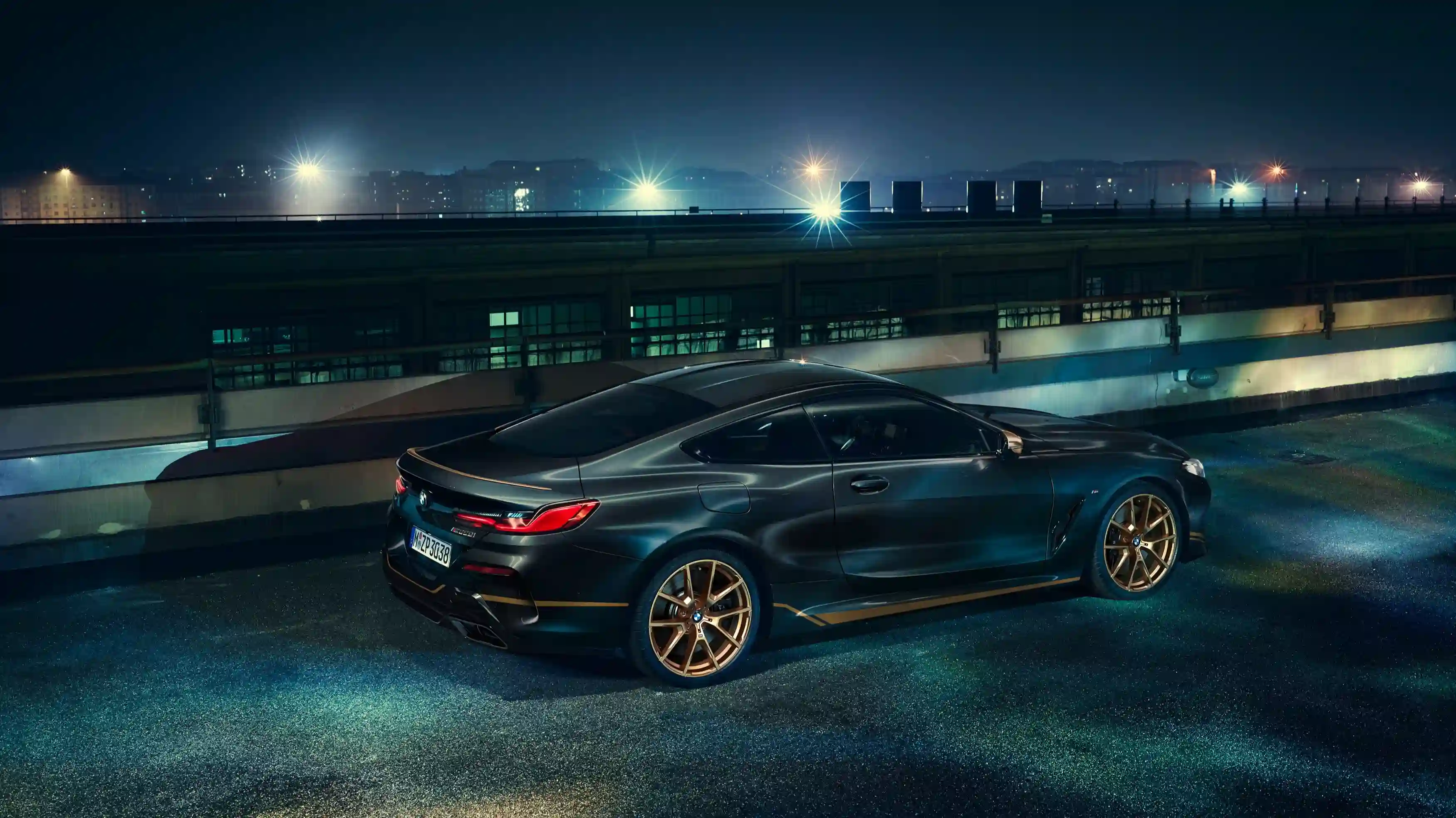 BMW Group Россия представляет эксклюзивные BMW 8 серии Golden Thunder Edition/