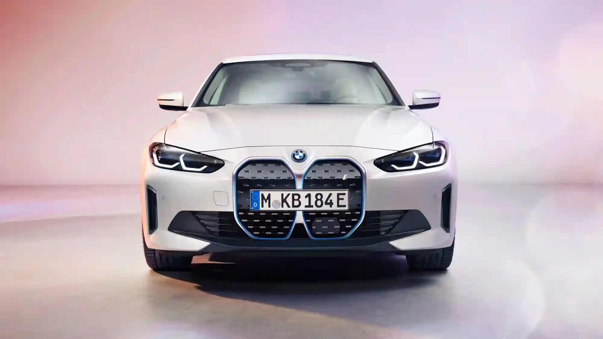 Электрический BMW i4: характеристики и фотографии