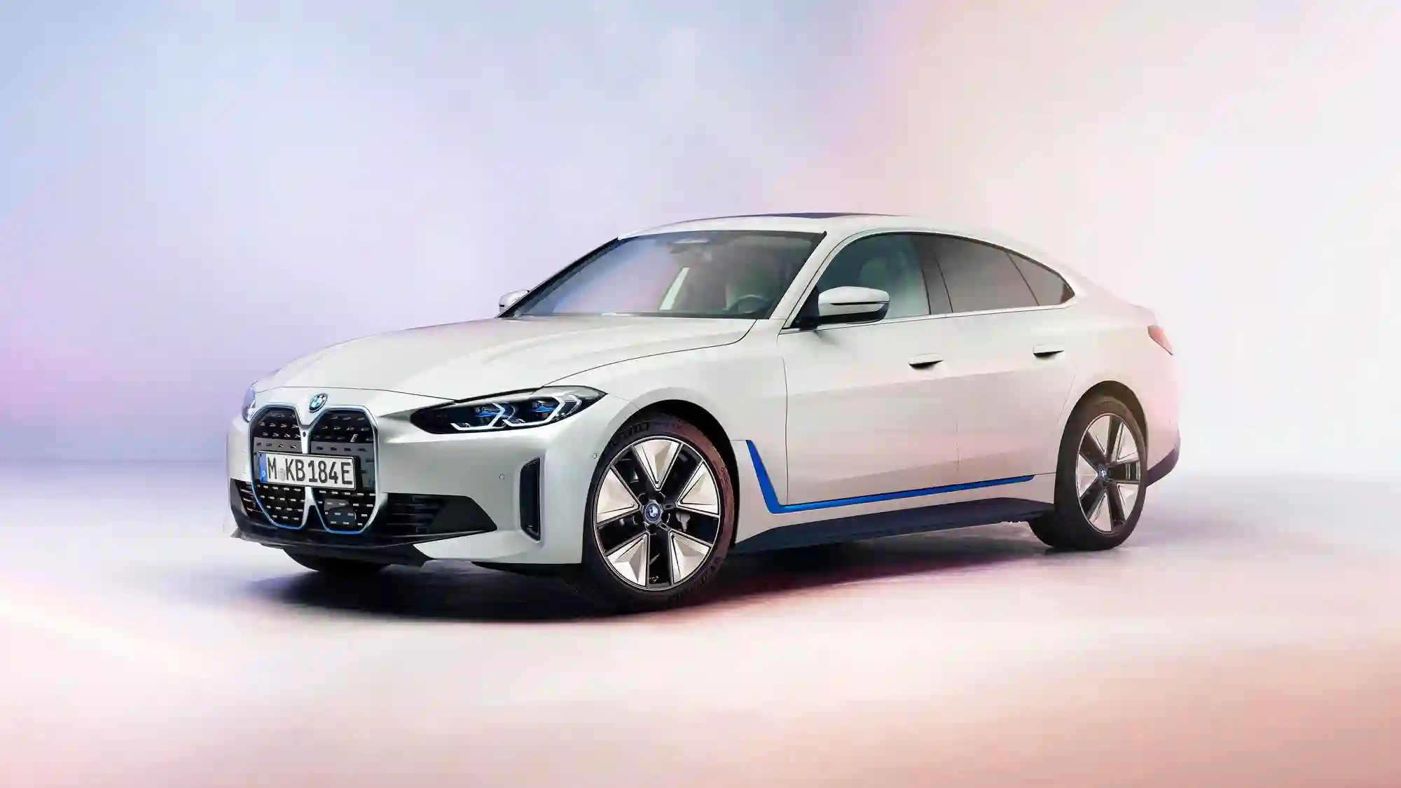 Электрический BMW i4: характеристики и фотографии