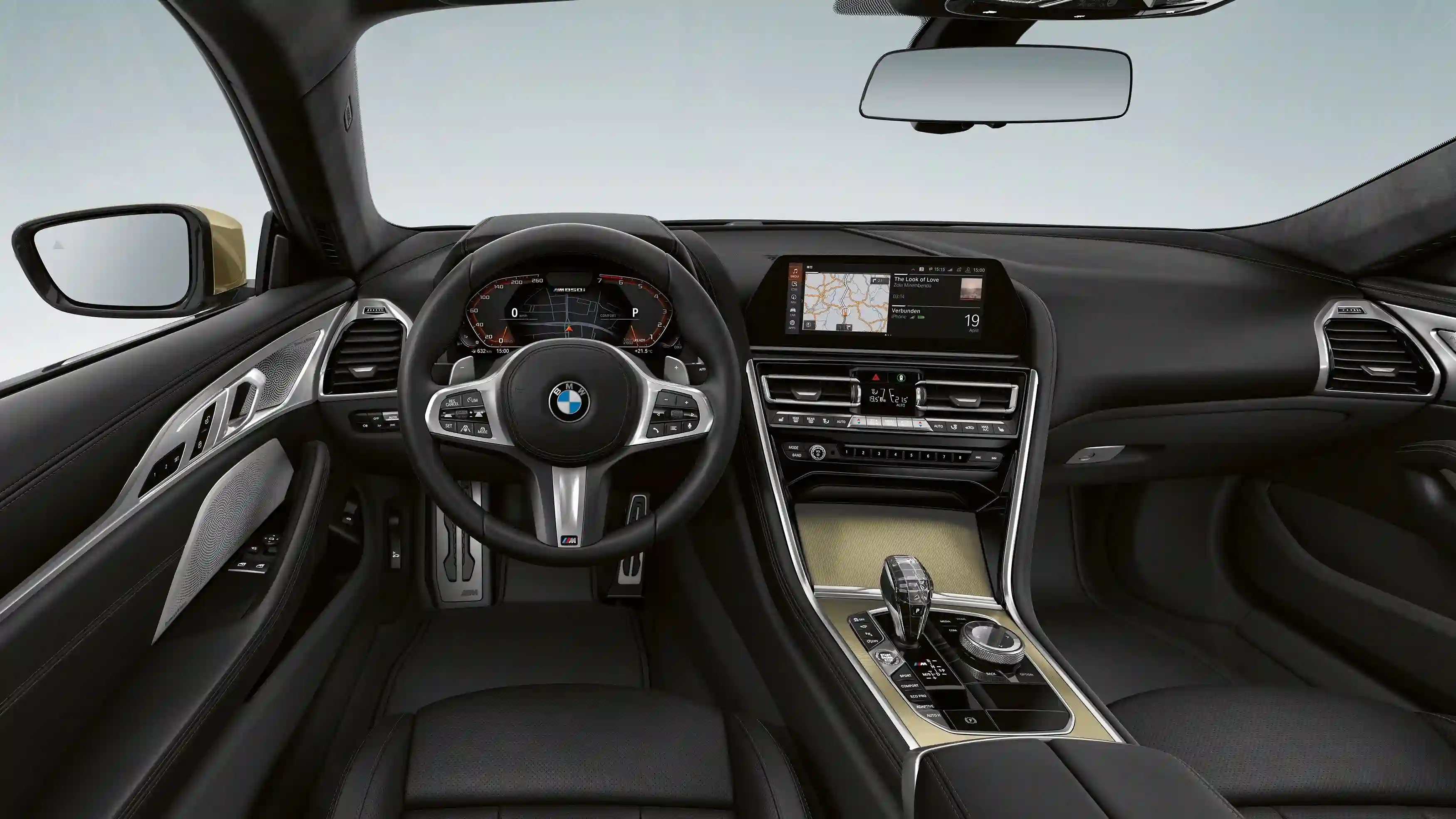 BMW Group Россия представляет эксклюзивные BMW 8 серии Golden Thunder Edition/