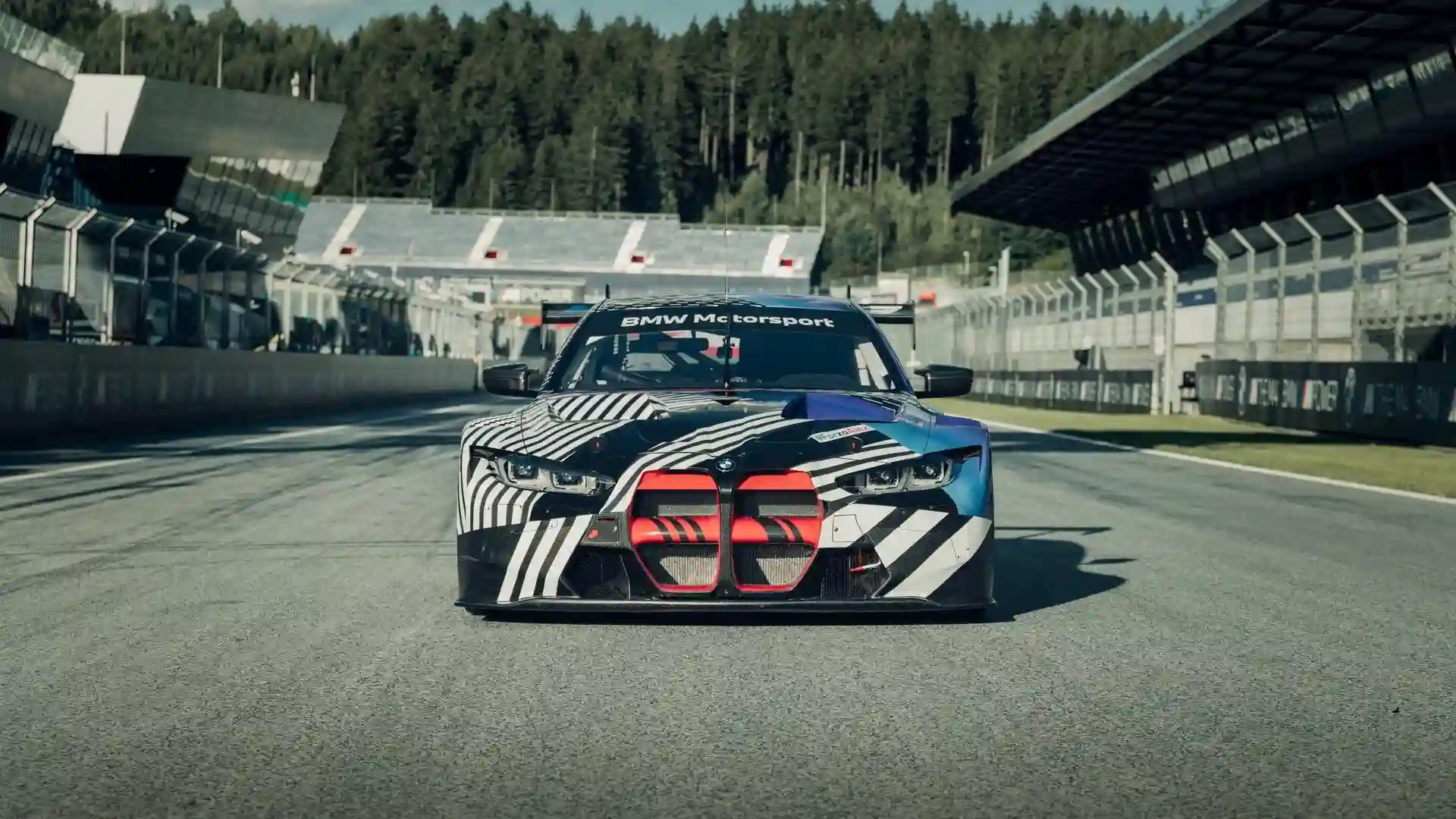 Концерн показал прототипы новых BMW M4 Coupe и BMW M4 GT3.