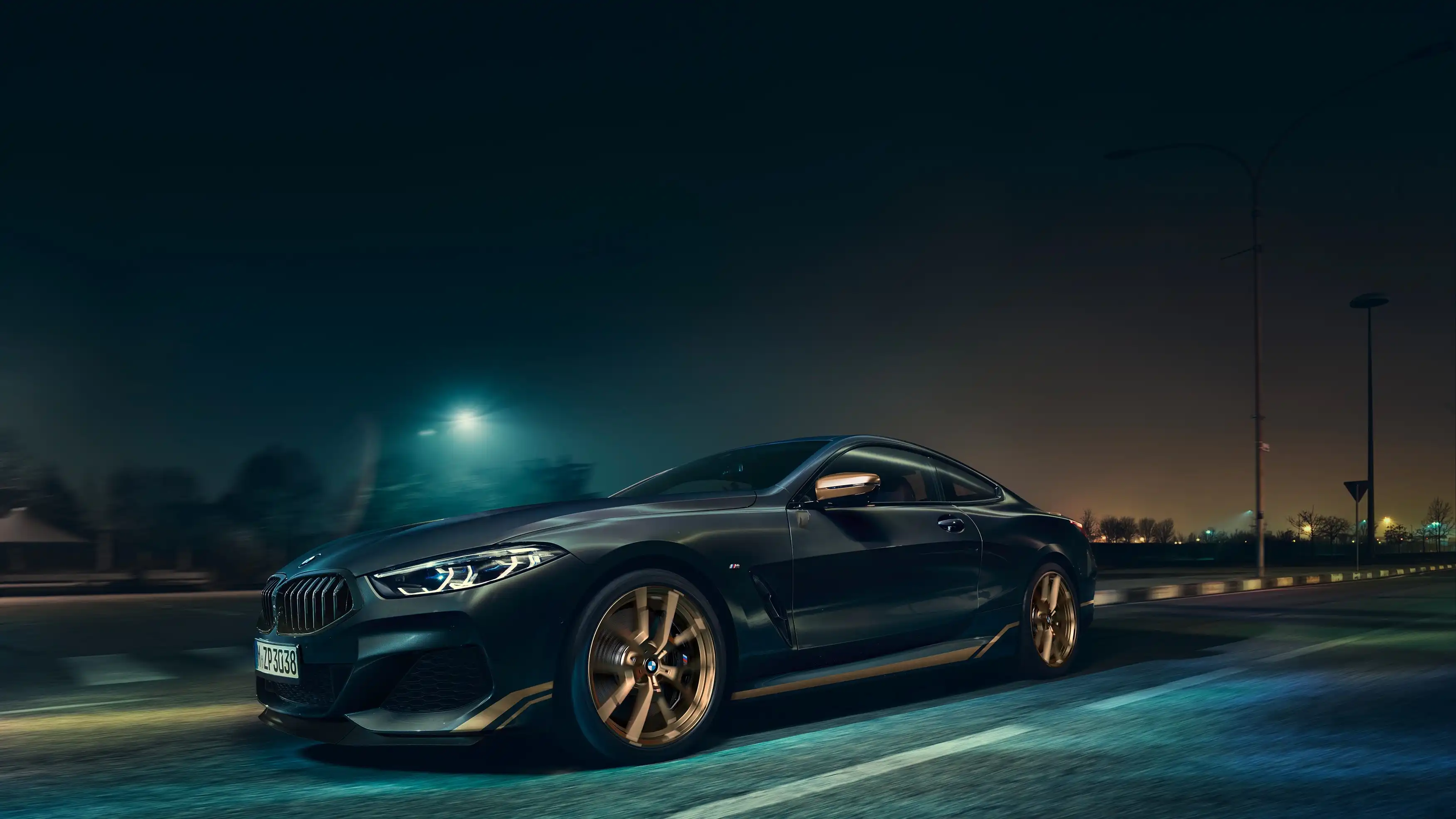 BMW Group Россия представляет эксклюзивные BMW&nbsp;8&nbsp;серии Golden Thunder Edition/