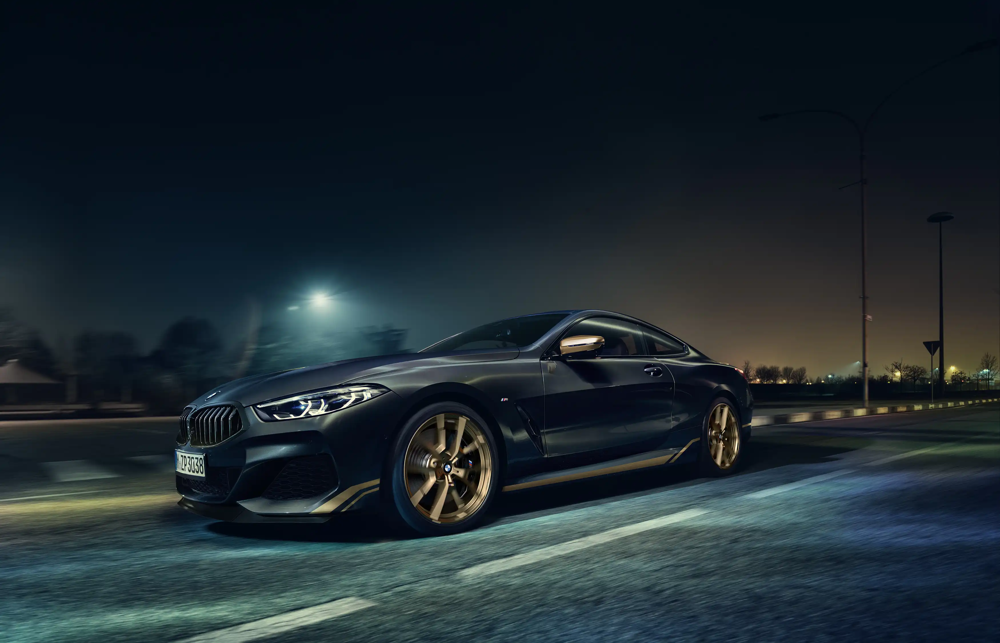 BMW Group Россия представляет эксклюзивные BMW&nbsp;8&nbsp;серии Golden Thunder Edition/